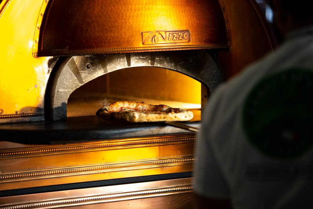 pizzeria lucan tarina, pizza tulossa uunista